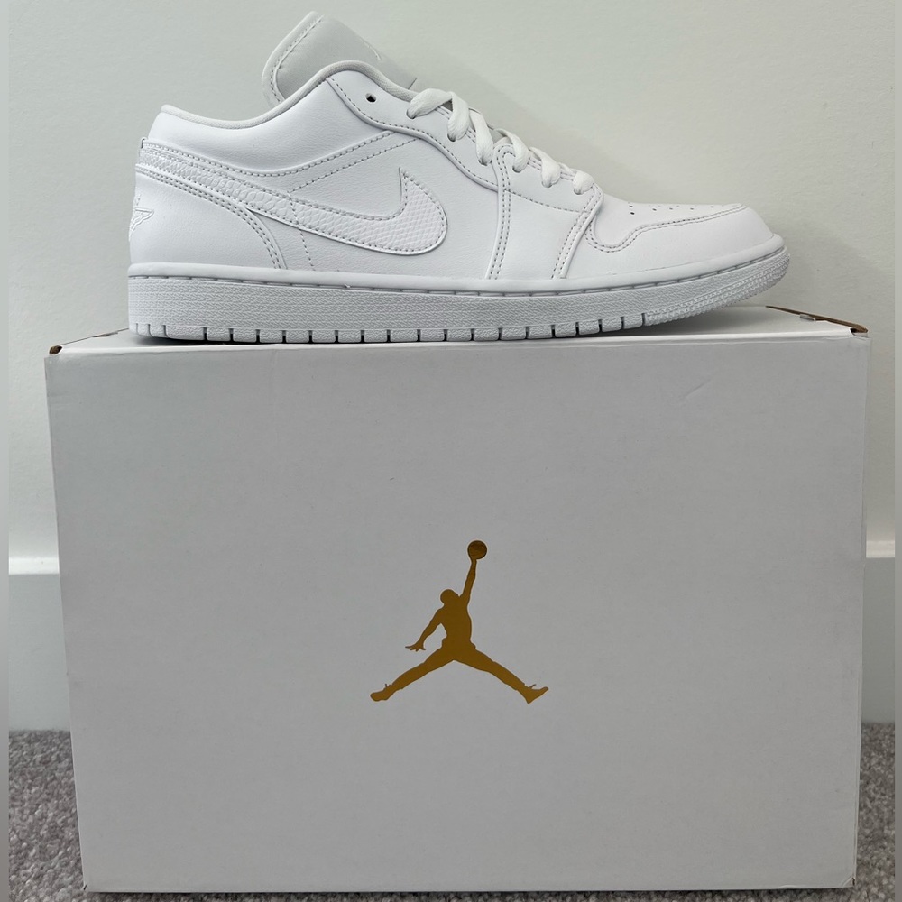 Air Jordan 1 Low Triple White Women’s Size US 10.5